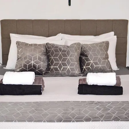 Pmp Adamia Apartment *